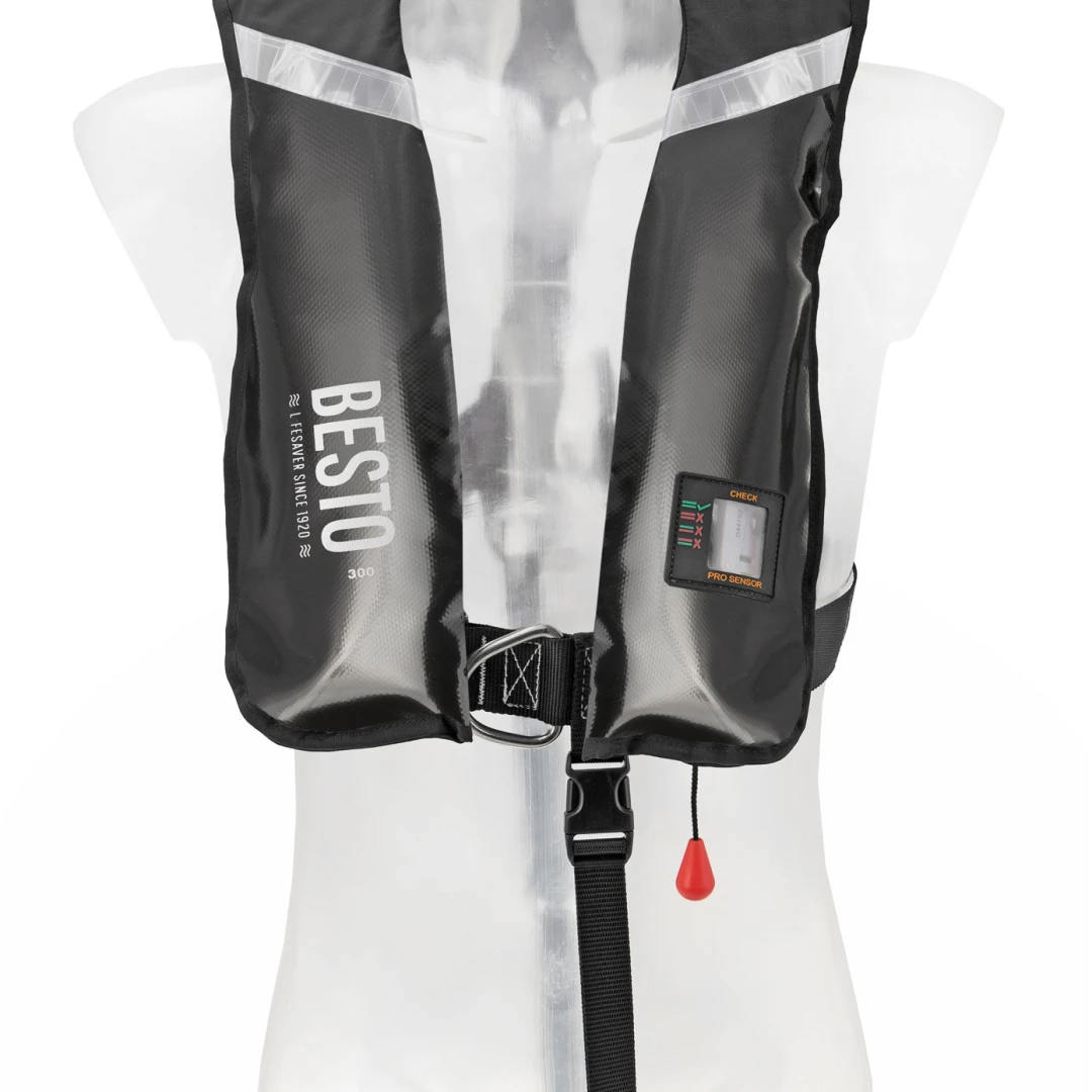 Een zwart reddingsvest op een paspop