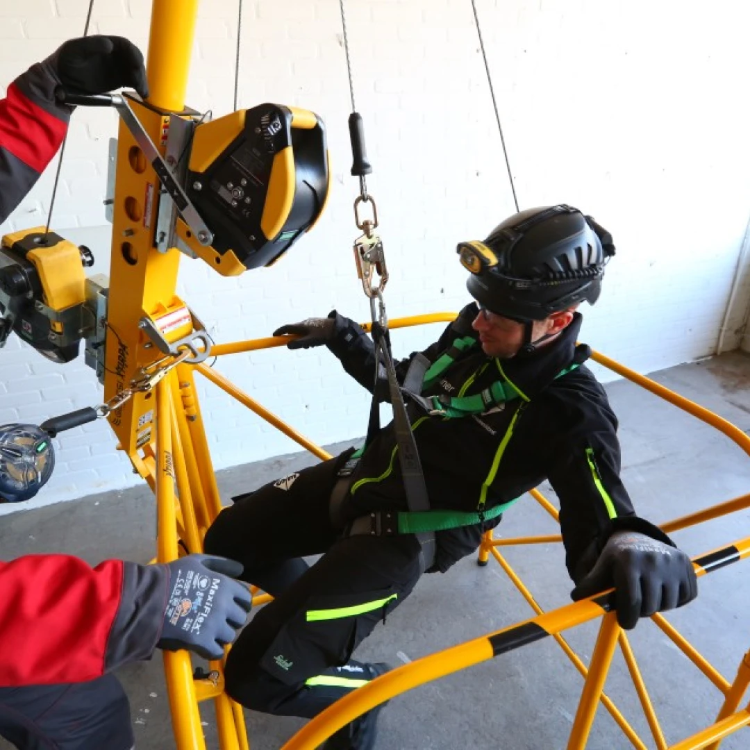 Xtirpa davitarm op hekwerk