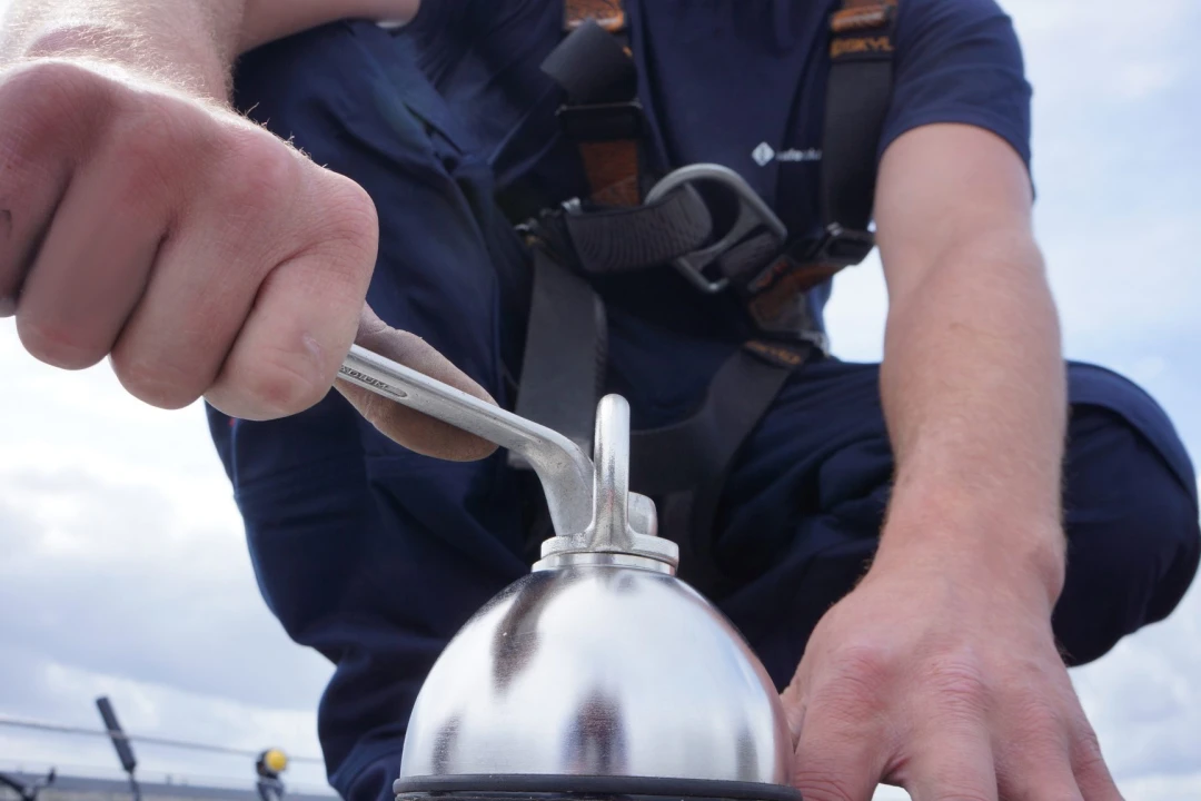 Aandraaien bout ankerpunt Eurosafe Solutions