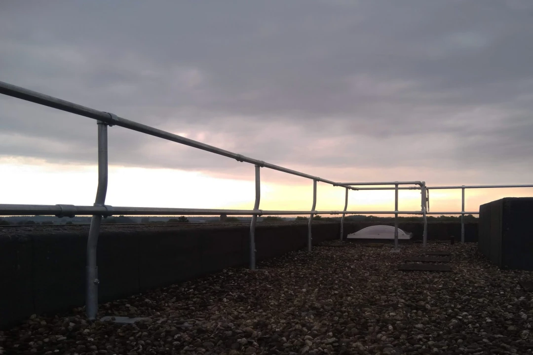 Dakrandbeveiliging VVE Pluvierhof te Hellevoetsluis