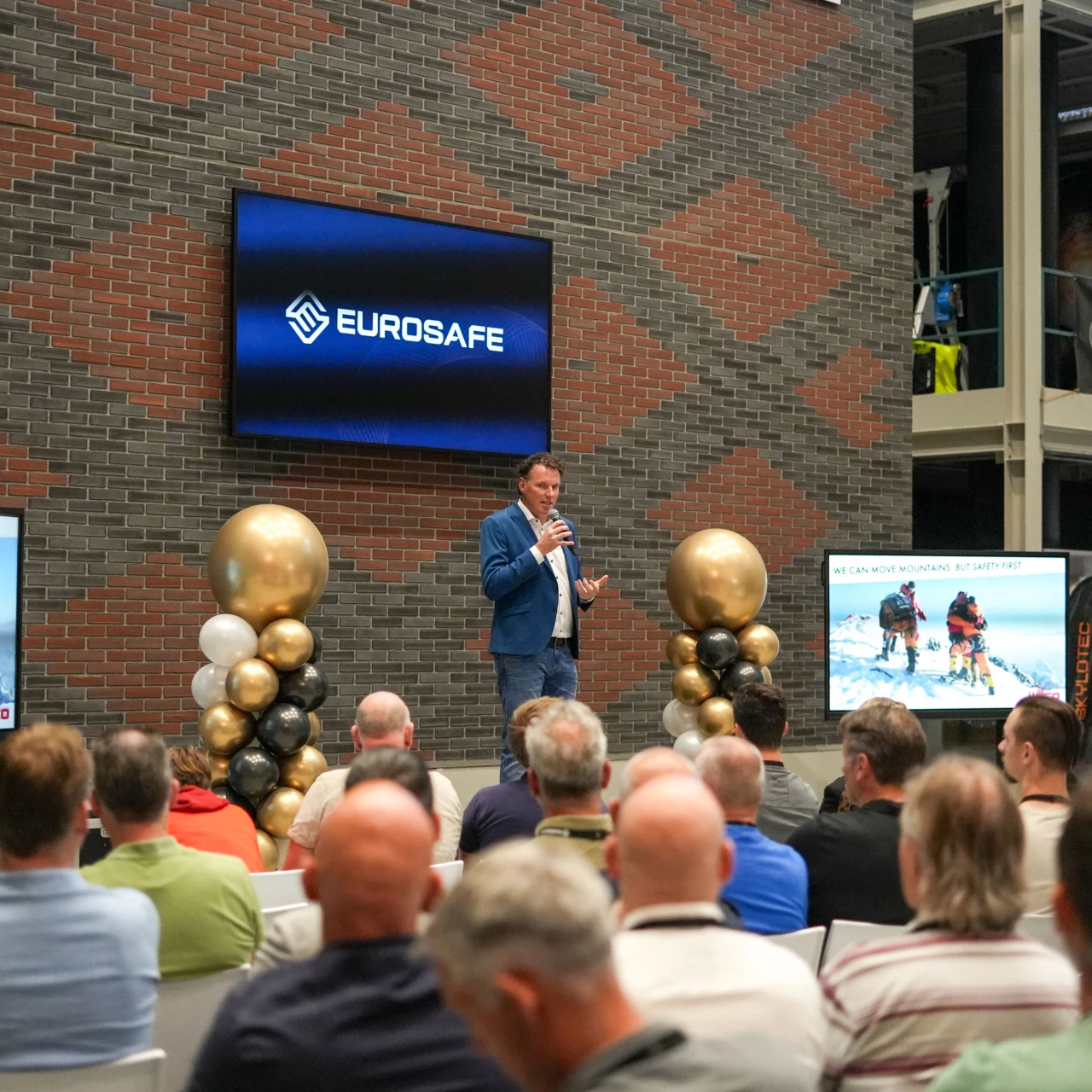 Directielid Mark die vertelt over de groei van de organisatie Eurosafe