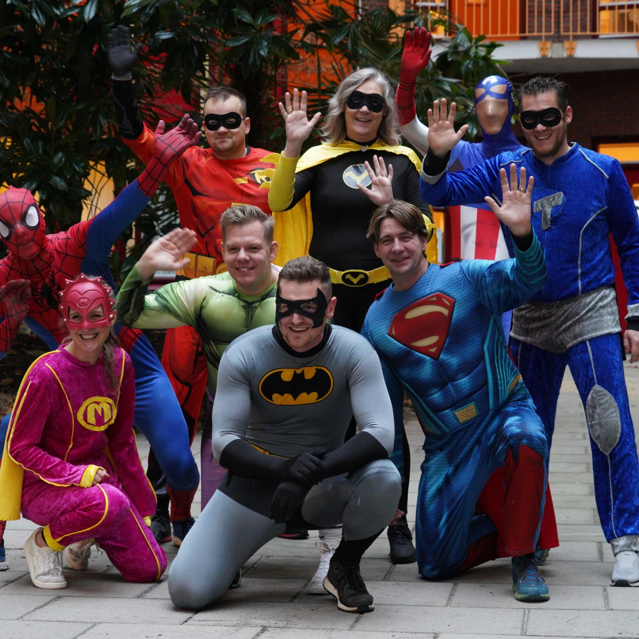 groepsfoto van superhelden voor actie metakids 3FM