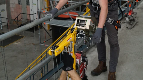 man die man helpt mangat in te gaan