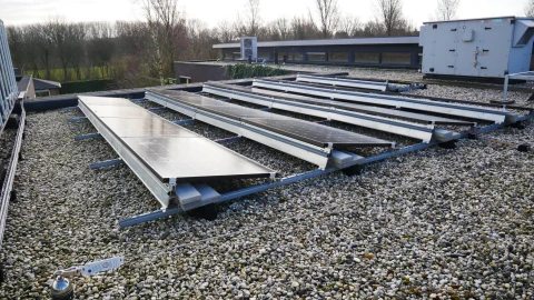 Zonnepanelen en MSA Latchways kabelsysteem – Ny Lankum, Franeker