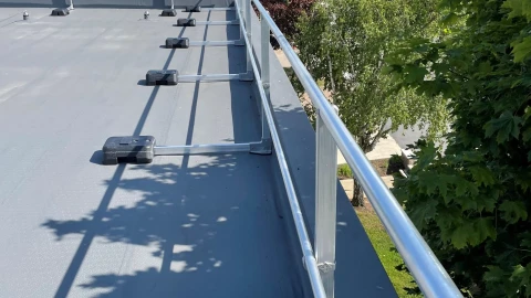 Roof Edge Protection - Roof handrail